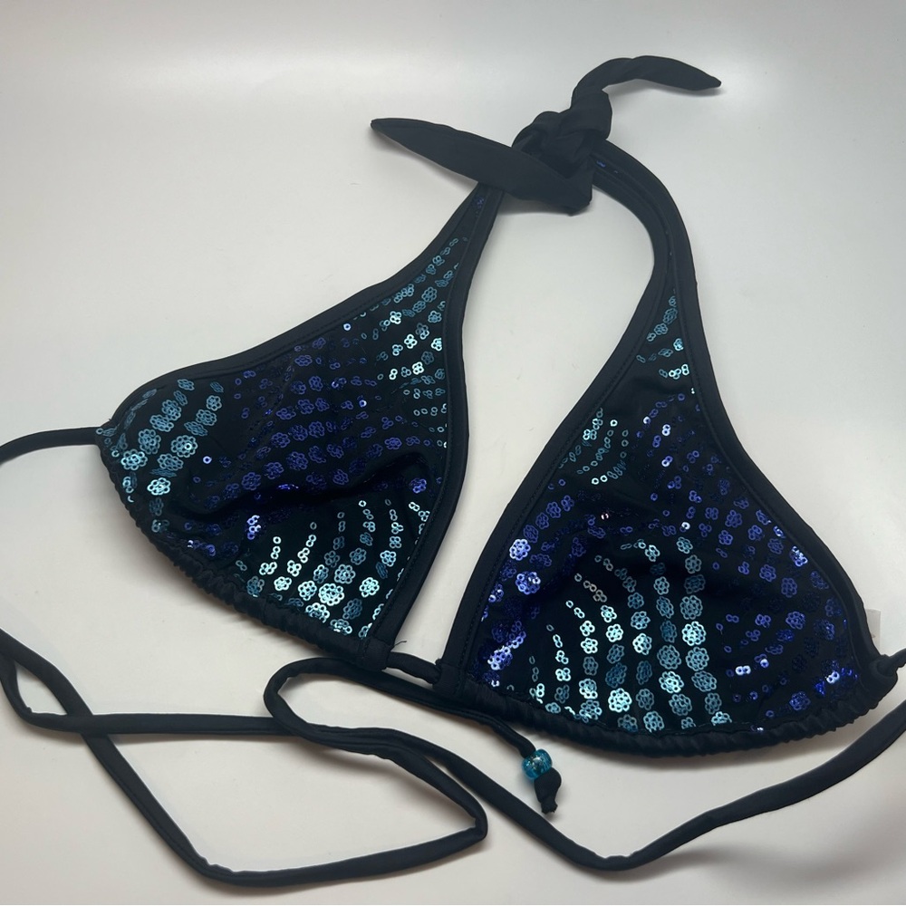 VENUS Black and White Bikini Top